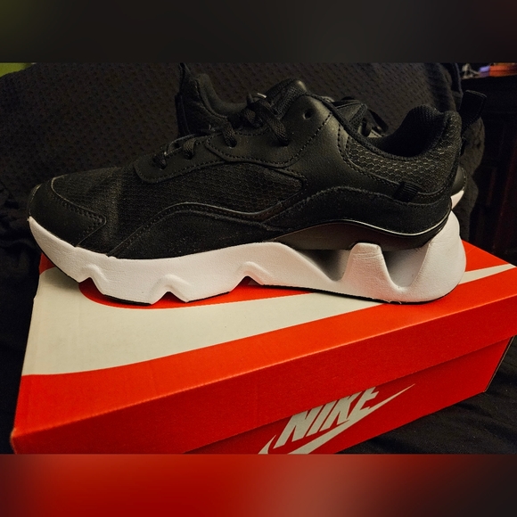 Women's Nike Ryz 365 2 - Picture 5 of 15